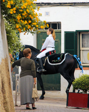Caixera montando a caballo